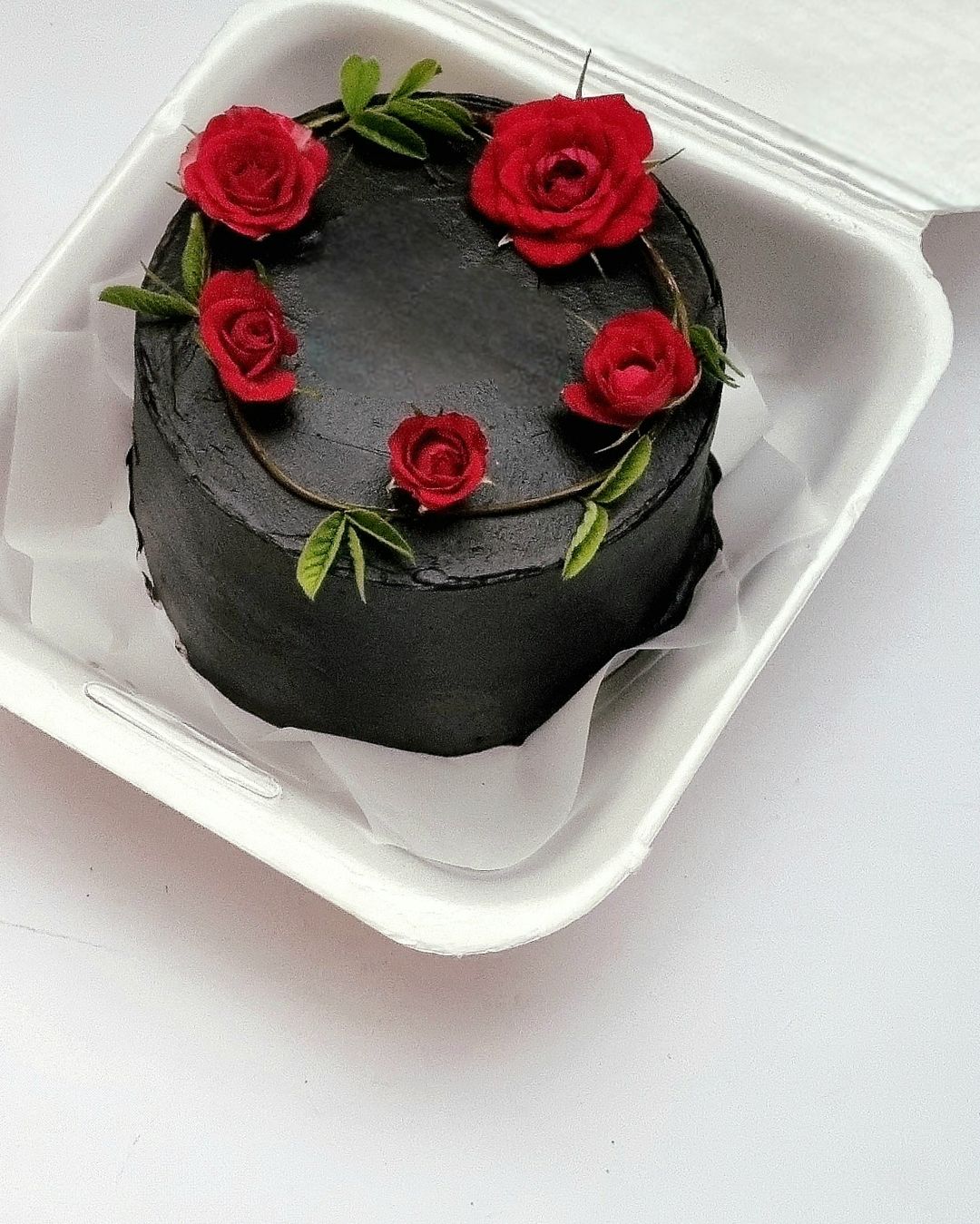 Black bento cake with red roses