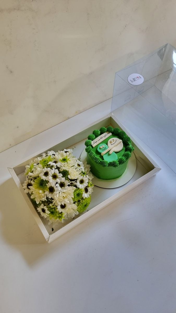 Cake and flower box, frog cake and daisies