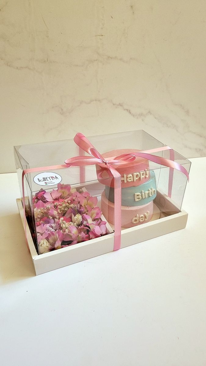 Cake and flower box, pink tiered