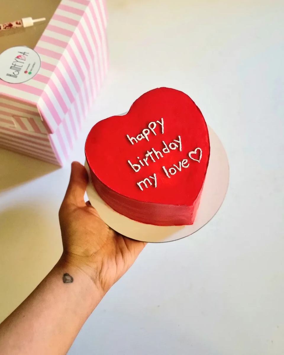 Red Valentine heart cake