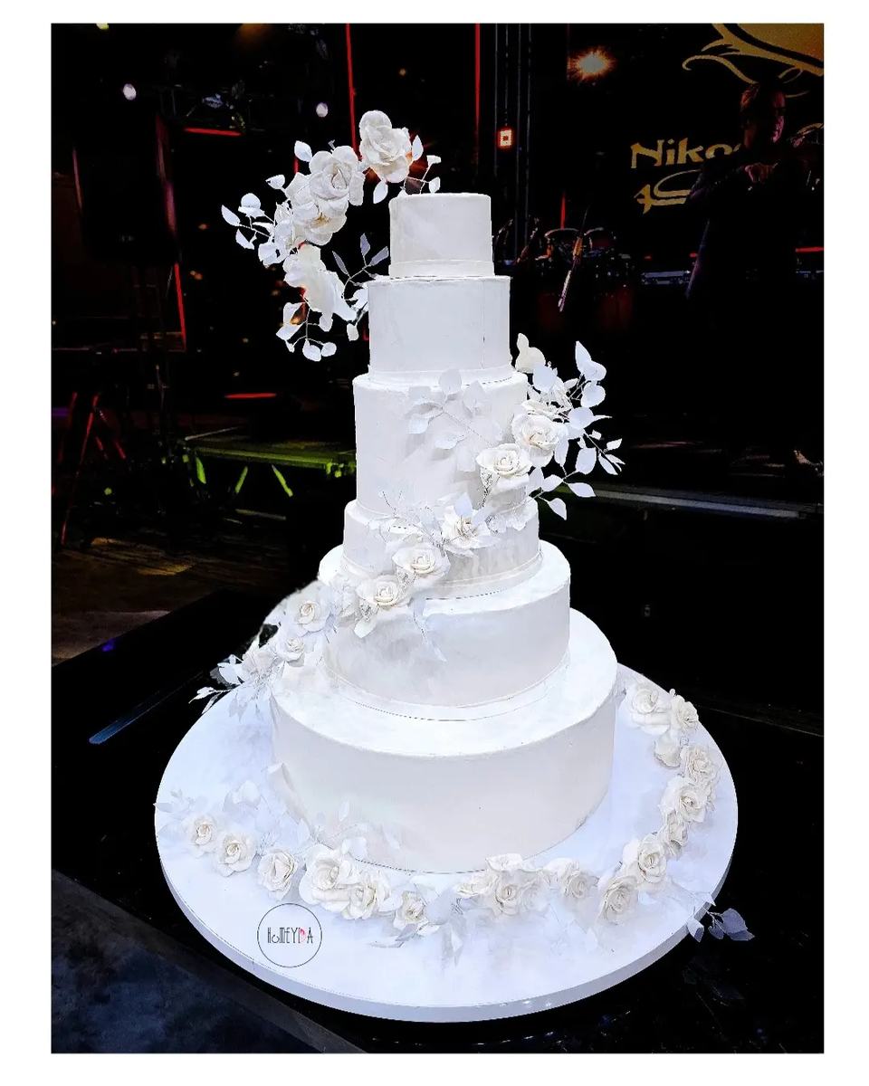 White tiered wedding cake